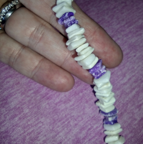 Two colored puka shell bracelet - Picture 5 of 8